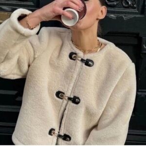 ZARA Cream Double Face Faux Shearling Fur Peg Strap Closure Collarless Jacket